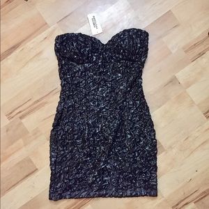 🔴NWT strapless dress